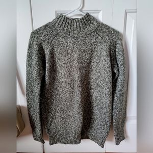 Sold🎀Green Mock neck Sweater